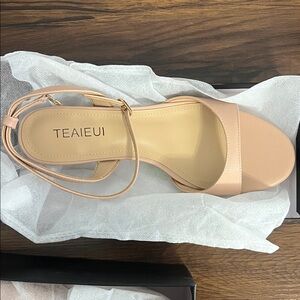 Women's Nude Kitten Heels